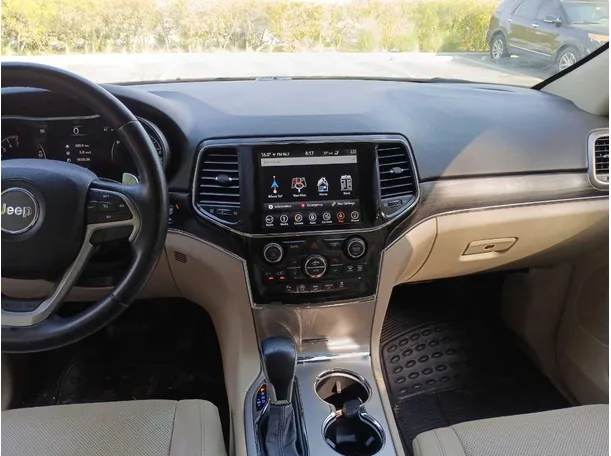 Car image 17
