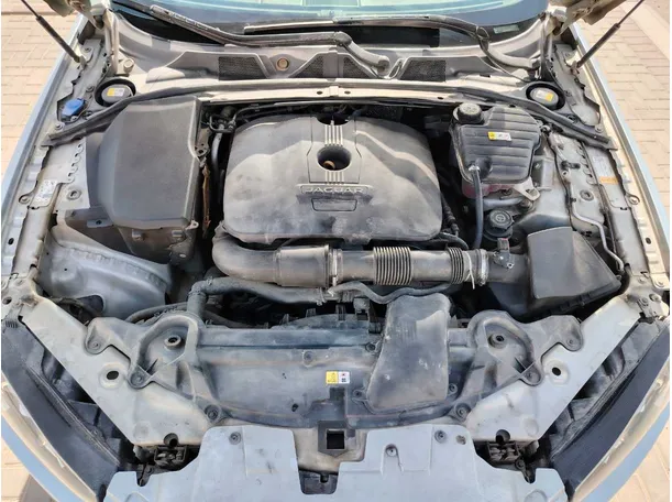 Car image 32