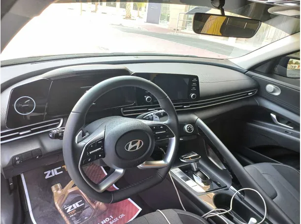 Car image 11