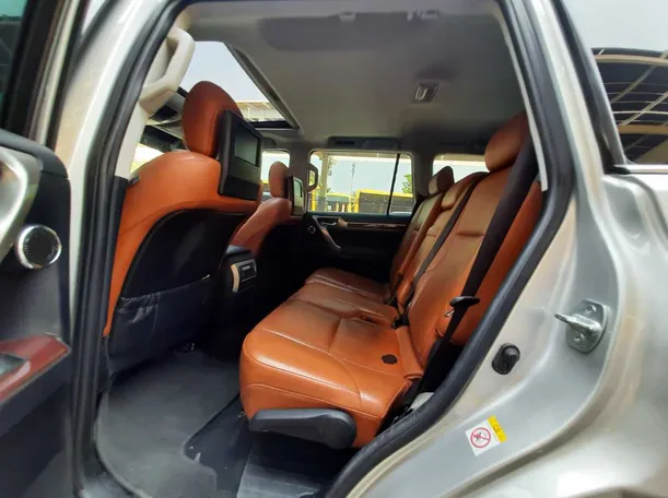Car image 13