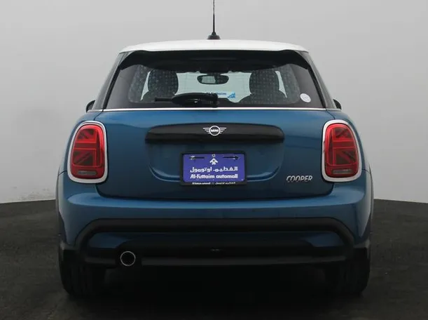 Car image 12