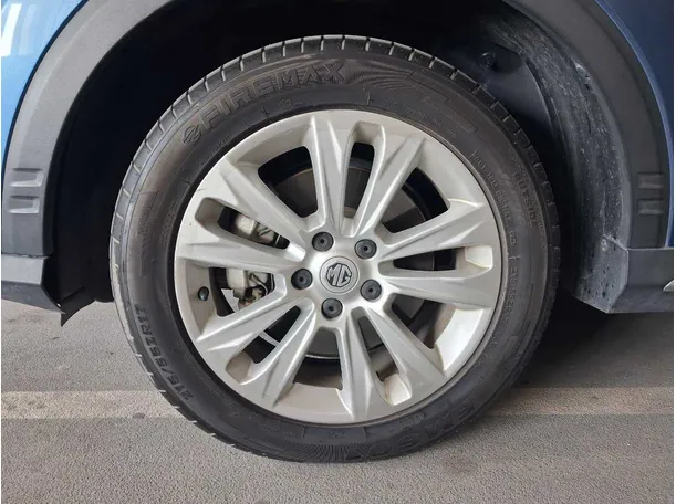 Car image 9