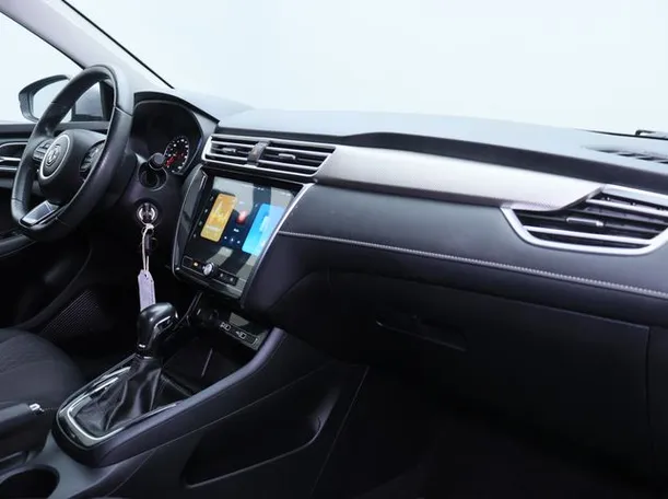 Car image 10