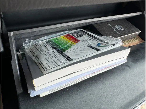 Car image 27