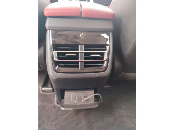Car image 24