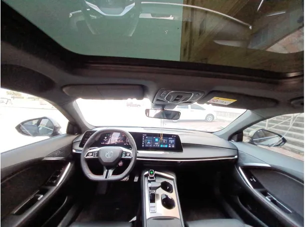 Car image 13