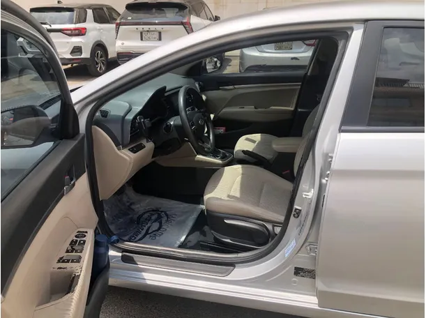 Car image 11