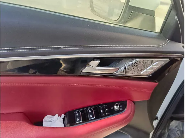 Car image 32