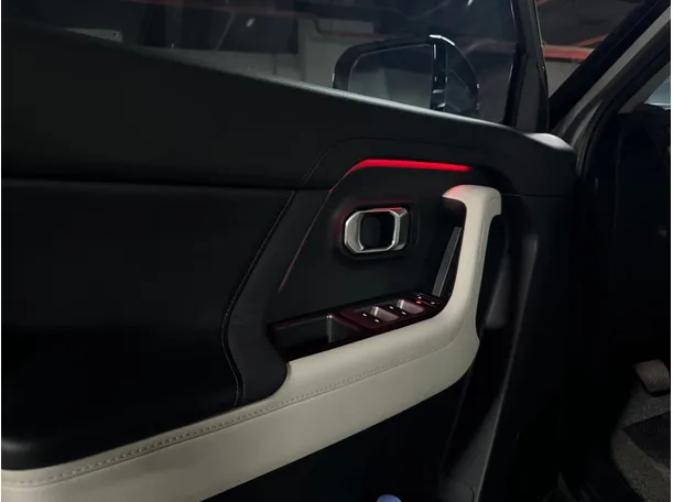 Car image 27