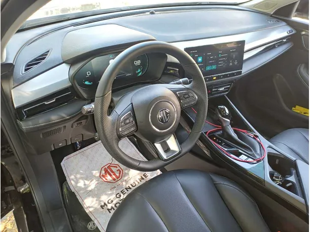 Car image 11