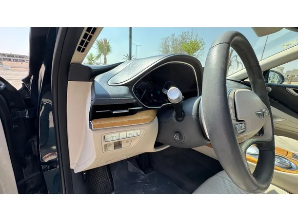 Car image 24