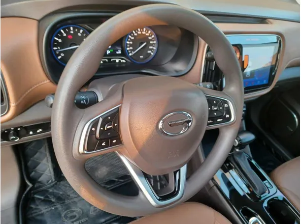 Car image 19