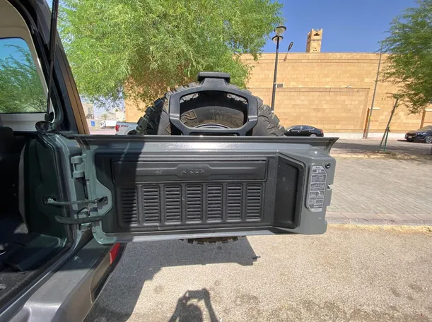 Car image 20