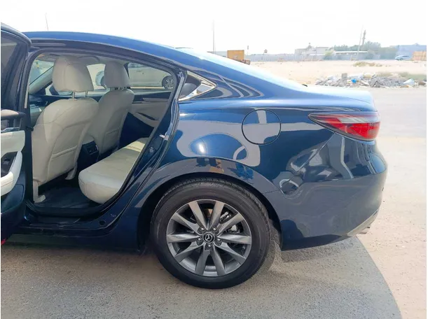 Car image 17