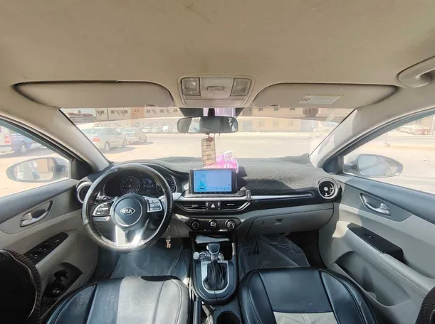 Car image 18