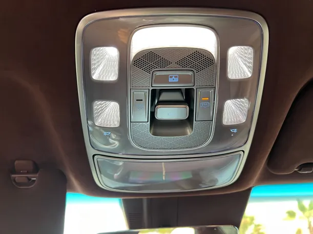 Car image 25