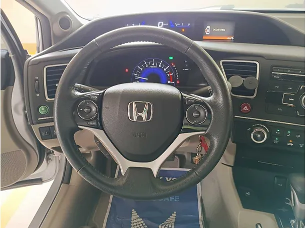 Car image 17