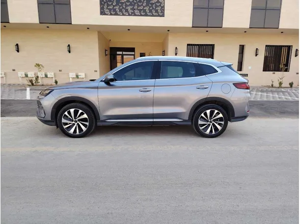 Car image 8