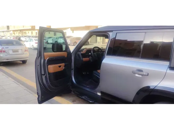 Car image 11