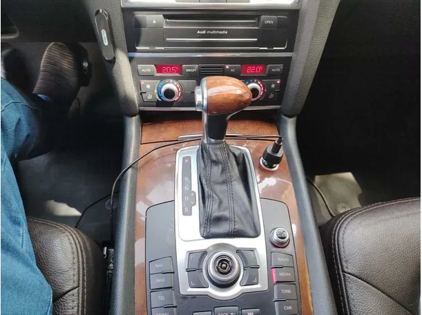 Car image 24