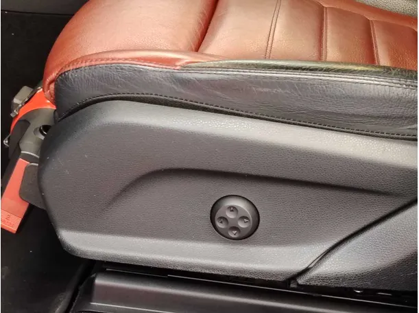 Car image 32