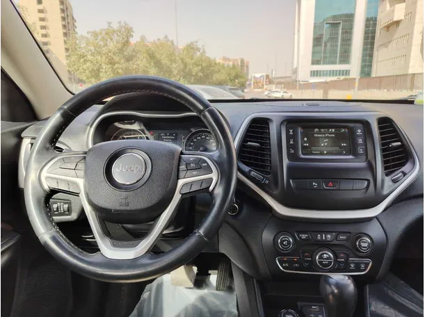 Car image 17