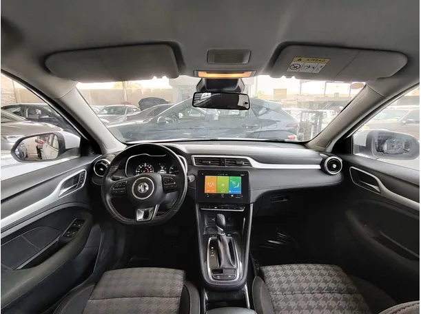 Car image 19