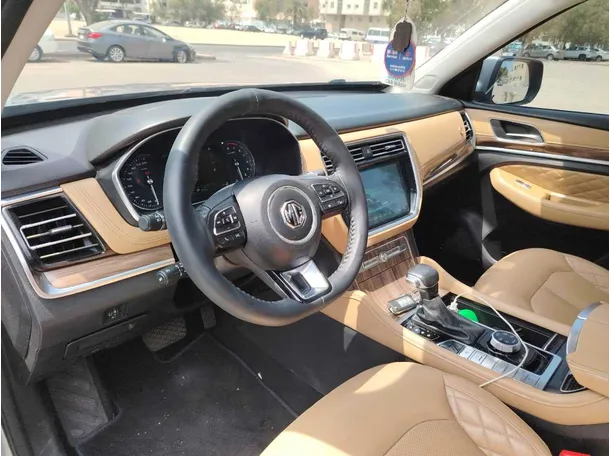 Car image 15