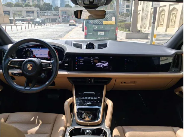 Car image 14