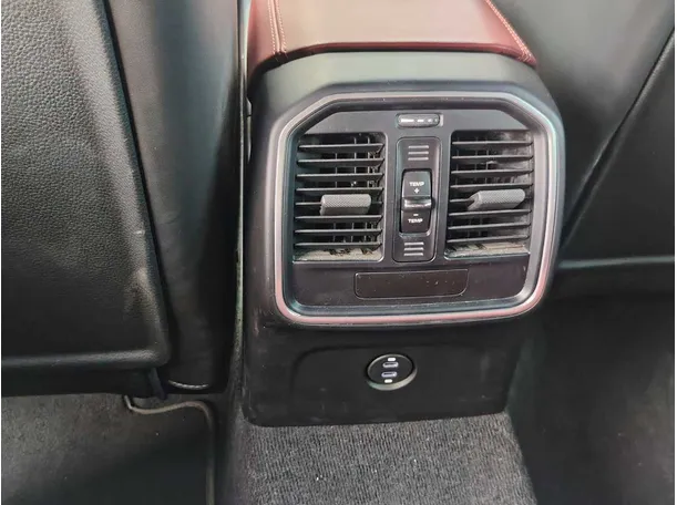 Car image 30