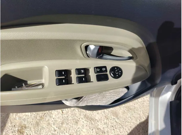 Car image 27
