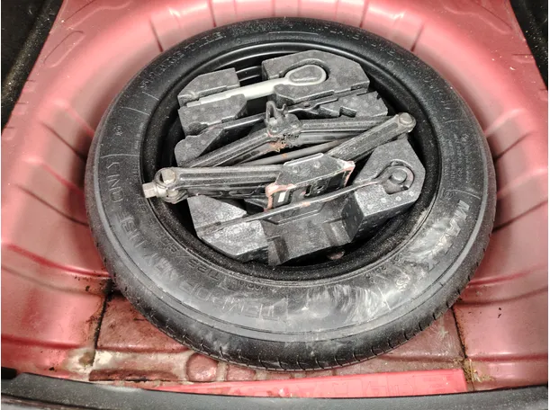Car image 32