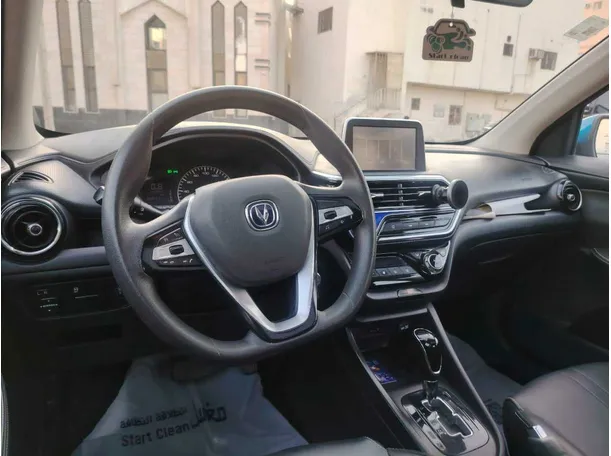 Car image 25