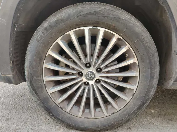 Car image 10