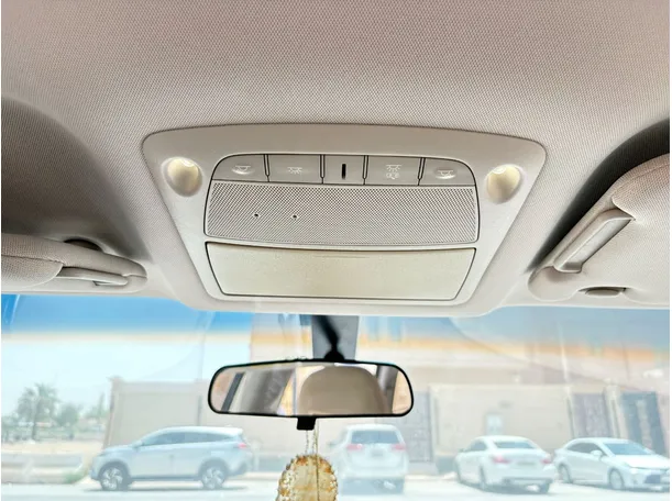 Car image 27