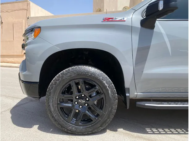 Car image 9