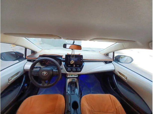 Car image 12