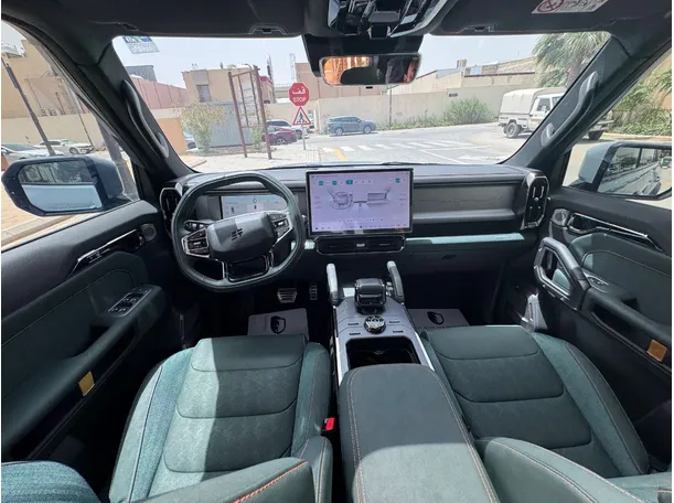 Car image 15