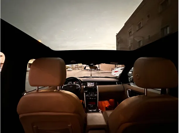 Car image 16