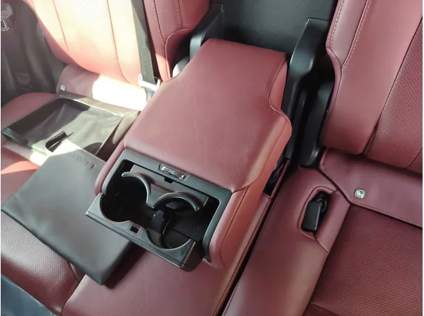Car image 29