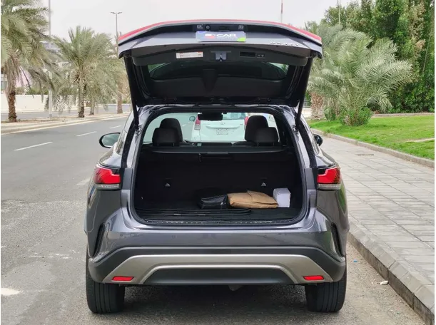 Car image 27