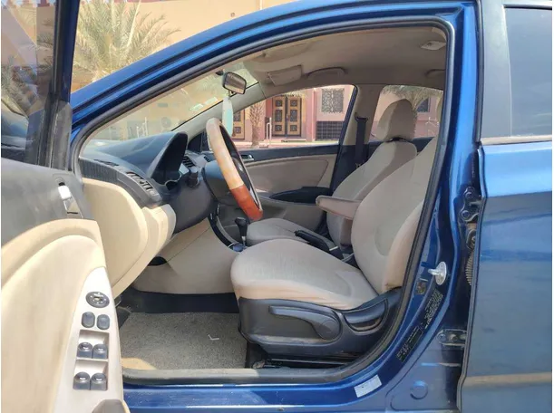 Car image 11
