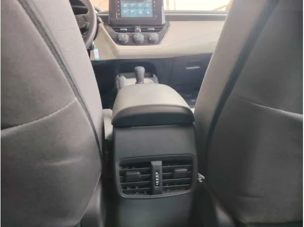 Car image 27