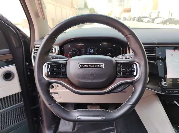 Car image 25