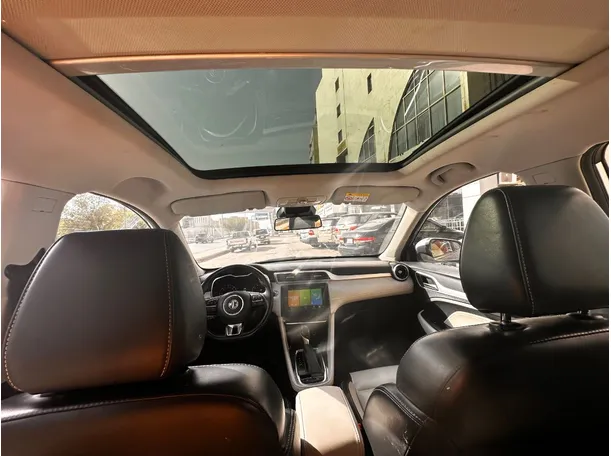 Car image 16