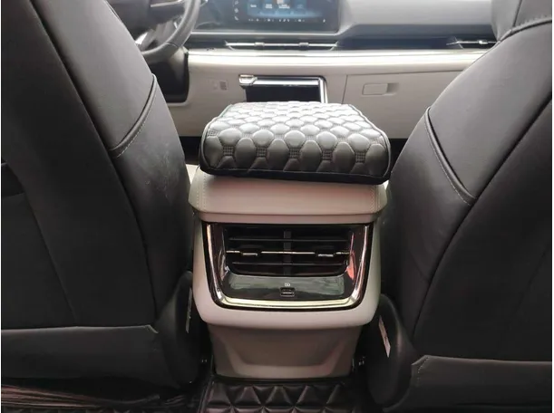 Car image 34