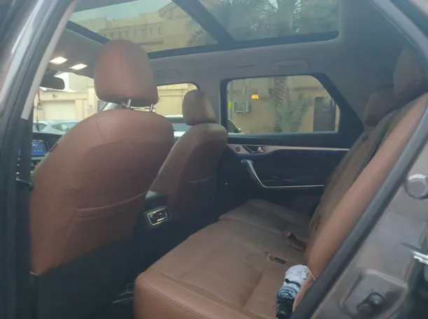 Car image 15