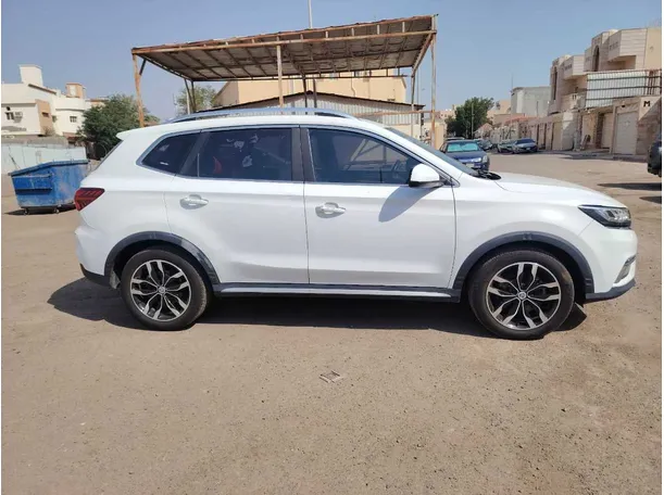 Car image 4