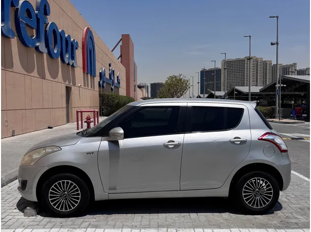 Car image 12