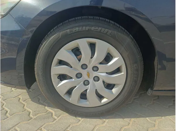 Car image 9